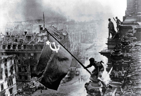 soviet flag reichstag